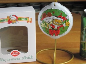 GARFIELD BLECHORNAMENT MILCHKÖNIGIN 2001 4" HOCH MIT ODIE #3 - Bild 1 von 3