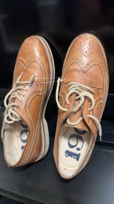 Zapato de cuero hecho en Brasil con punta de ala para hombre Foto 1 de 4