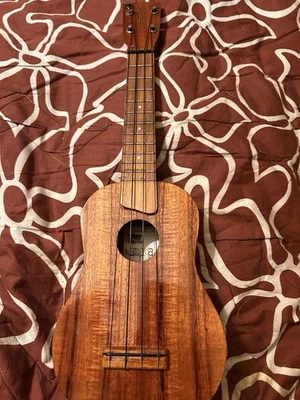 Ukelele de 4 cuerdas SAPRANO KAMAKA MARCA BLANCA RARO Foto 1 de 4