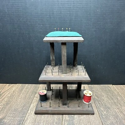 Carrete de costura vintage 49 clavijas y pasador cojín montaje en pared EE. UU. Foto 1 de 4