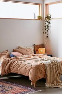 New Urban Outfitters Crisscross Tufted Cotton Duvet Cover Full/Queen MSRP: $129