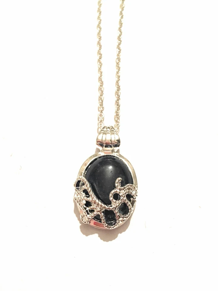 The Vampire Diaries Collana Medaglione Solare Katherine Pierce lapis TVD Regalo - Immagine 1 di 1