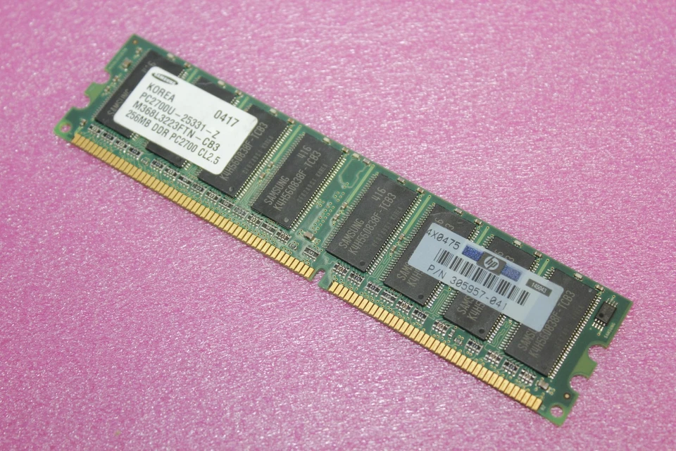 Memoria RAM de escritorio Samsung 256 MB DDR PC2700-25331-Z M368L3223FTN-CB3 Foto 1 de 1