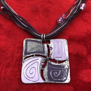 Collar, cadena, cadena de moda, medallón, grande, piedras de moda, púrpura, colores plata - Imagen 1 de 4