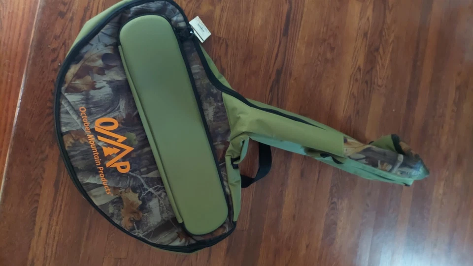 October Mountain Products 60883 42 英寸 x 26 英寸紧凑型弩形保护壳 - 绿色迷彩 — 第 1/1 张图片