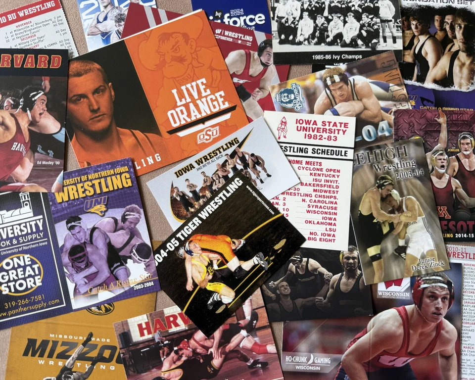 WRE Gran Lote 20 Diferentes HORARIOS DE LUCHA LIBRE UNIVERSITARIA Años 80 a 2000+ Todos Diferentes Foto 1 de 1