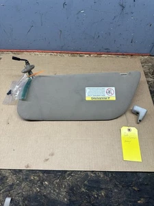 2003 2004 2005 2006 2007 F350 Super Duty Passenger Right Sun Visor Oem Gray - Picture 1 of 7
