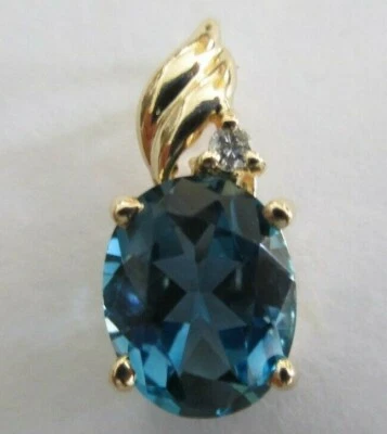 Подвеска из золота 14 карат с бриллиантами и голубым топазом диаметр = 0,04 карата F-VS2 2,30 грамма 3,04 карата - Изображение 1 из 4