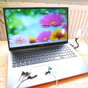Asus F512 Vivo UltraBook PREMIUM 15 Zoll FULLHD l Windows 11 SSD RAID AKKU NEU. - Bild 1 von 10