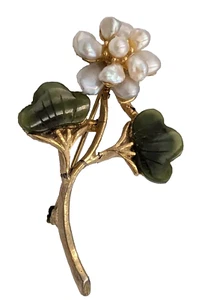 Broche/alfiler vintage SWOBODA perlas genuinas jade verde flor tono dorado 2" - Imagen 1 de 6