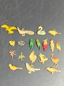 9 VINTAGE swan parrot eagle+ mixed bird lot Celluloid Charm Cracker Jack Prize - Imagen 1 de 4