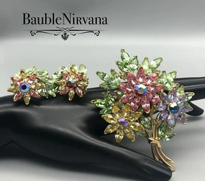 Vintage Trifari Pastell Multi Farbe Blumenstrauß Zittern Anstecknadel Brosche & Ohrringe Set - Bild 1 von 11