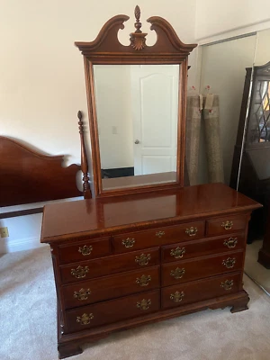 Cómoda tradicional Chippendale TPL 490-233 Lexington Furniture de cereza maciza Foto 1 de 4