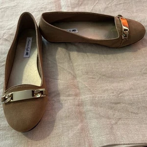 Women’s American Eagle Faux Suede Gold Buckle Ballet Flats - Camel, Size 9 - Picture 1 of 4