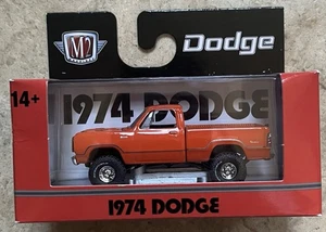 M2 Machines 1:64 1974 Dodge W200 Power Wagon R80 23-51 - Picture 1 of 3