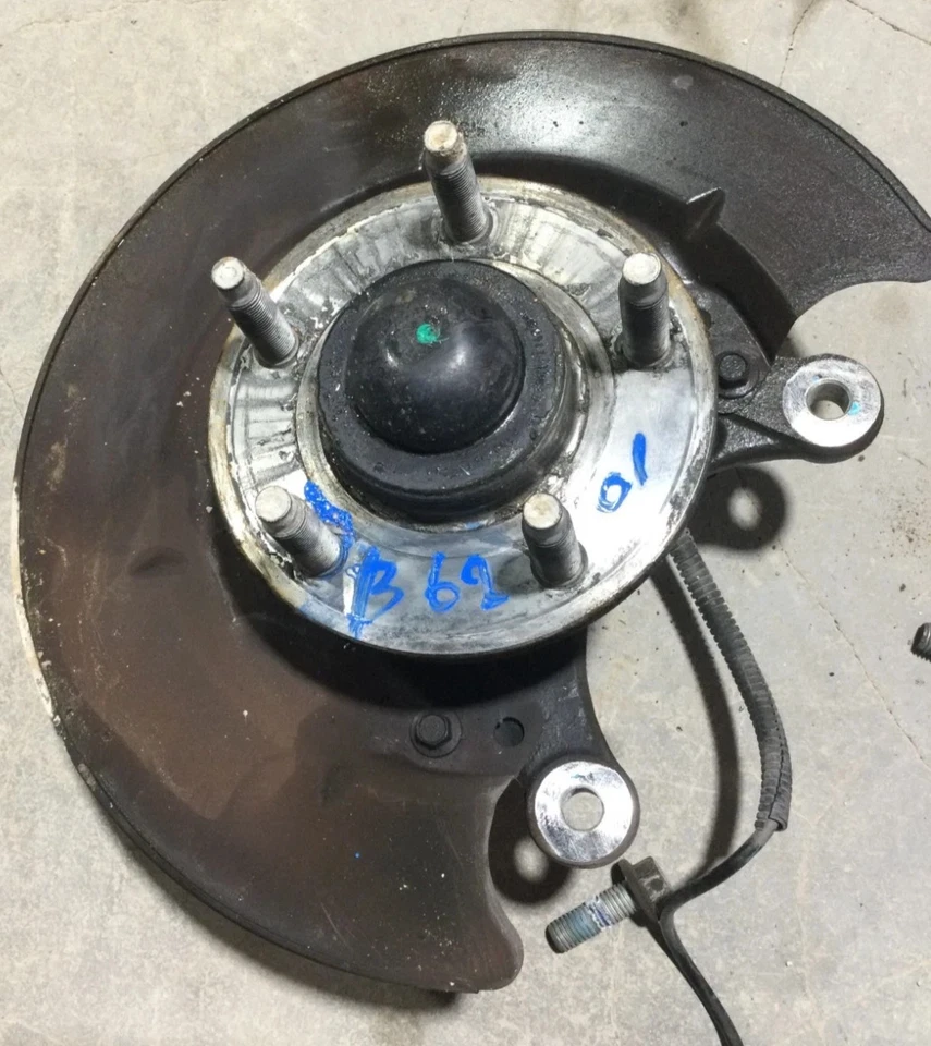 1996-2004 Ford Mustang Left Hand Passenger Driver Front Spindle Knuckle OEM — 第 1/4 张图片