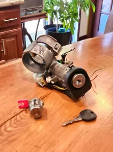 🍑 2007-2011 Chevy HHR IGNITION SWITCH & DOOR LOCK SET w/ Key & IMMOBILIZER OEM - Picture 1 of 4