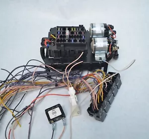 2007 International Relay Fuse Block Panel White-Rodgers 124-105211 2012557C1 - Bild 1 von 8