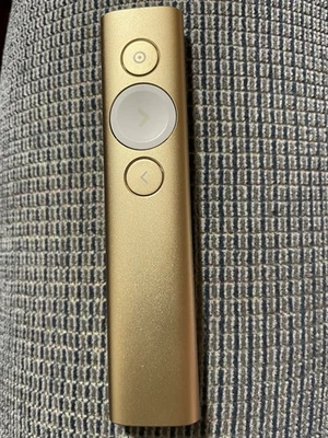 Mando a distancia de presentación Logitech Golden Spotlight Foto 1 de 4