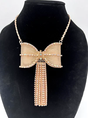 Collar Betsey Johnson Oro Rosa Arco Grande Malla Cristal Flecos Distintivo Foto 1 de 4