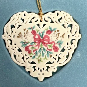 Colección de encaje victoriano Lenox: De colección Adorno de Navidad Corazón Porcelana con Caja - Imagen 1 de 5