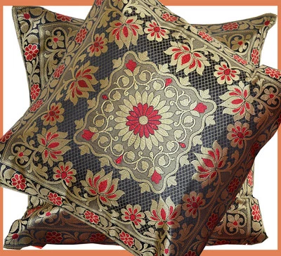 Juego de dos fundas de almohada brocado de seda motivo floral negro, rojo, dorado de la India Foto 1 de 4