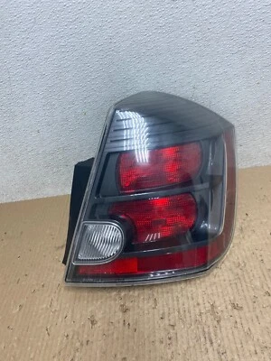 Черный оригинальный правосторонний задний фонарь для Nissan Sentra 2007–2012 годов выпуска M9523 DW - Изображение 1 из 4