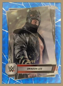 Dragon Lee 05/99 2025 Topps WWE cromo azul refractor geométrico #23 - Imagen 1 de 2