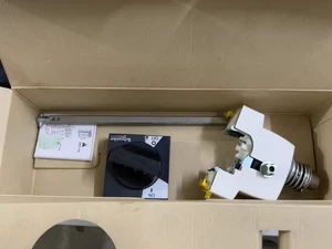 A9A27005 1 pieza nuevo Schneider A9A27005 base de mango giratorio entrega rápida - Imagen 1 de 2