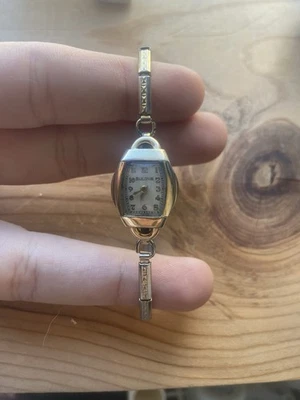 Reloj mecánico vintage Bulova para damas chapado en oro amarillo laminado de 10k Foto 1 de 4