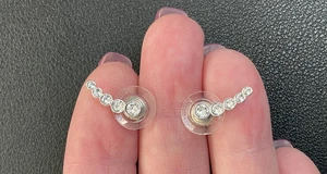 ECHTE signierte SWAROVSKI "Harley" klare Kristall Ohrläppchen Ohrringe - #5181489 - Bild 1 von 8