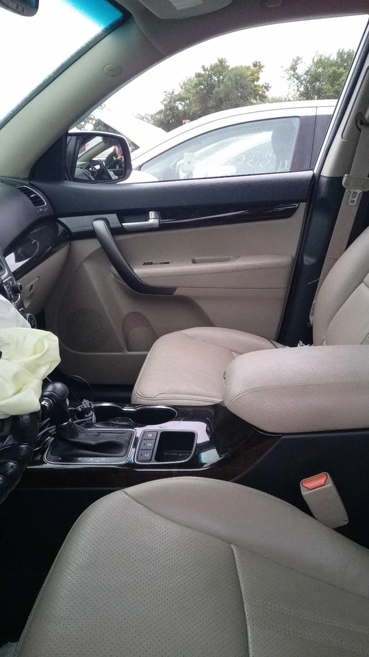 Brazo de control inferior inferior delantero izquierdo usado se adapta a: Kia Sorento 2015 delantero izquierdo Foto 1 de 4