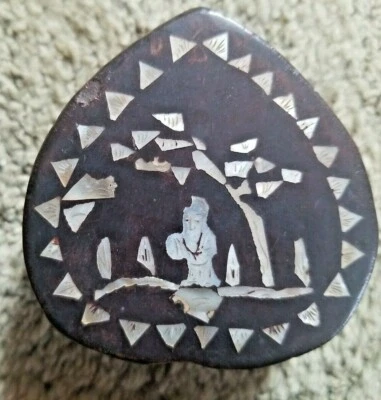 Антикварная китайская маленькая шкатулка для украшений в виде сердца с перламутровыми вставками - Изображение 1 из 4