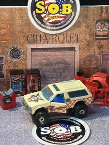 Hot Wheels Blackwalls 1983 Chevrolet Blazer 4x4 Rescue White Diecast 1:64 EXCond - Picture 1 of 9