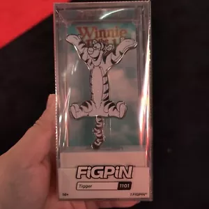 2022 Disney D23 Expo Exclusive Tigger Figpin LE 1500 - Picture 1 of 2