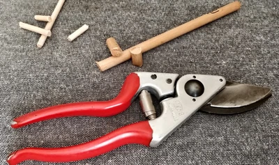 Felco 8 Pruning Shears with Ergonomic Handles SWISS - Image 1 of 4