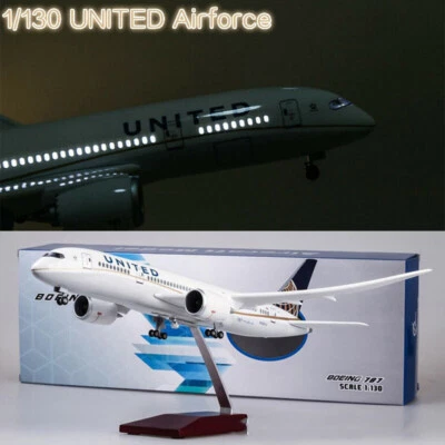 Modelo de avião American United Airlines 1:130 B787 com luz LED roda presentes EUA - Imagem 1 de 4