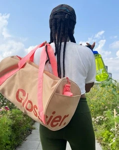 BRAND NEW Glossier Duffel Bag -Medium Brown Pink Desert Rose- Zip Canvas ✅✅ - Picture 1 of 6