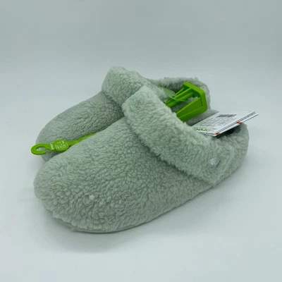 Chinelos Crocs Classic Cozzzzy Sherpa Comfort verde sólido quente tamanho 7 feminino - Imagem 1 de 4