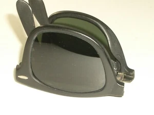 VINTAGE B&L RAY BAN W0670 BLACK G15 FOLDABLE WAYFARER SUNGLASSES (FLAWLESS LENS) - Picture 1 of 11