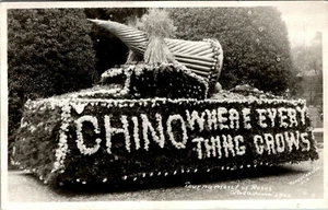 TOURNAMENT OF ROSES - CHINO WHERE EVERY THING GROWS FLOAT - REAL PHOTO POSTCARD - Picture 1 of 2