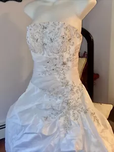 Abito da sposa senza spalline con perline taglia 6 - Foto 1 di 16