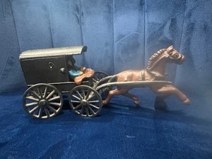 Antikes Spielzeug Gusseisen Familie Amish mit Pferd und Kutsche/Buggy, drei Teile - Bild 1 von 13