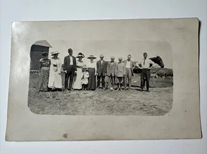 c.1907 Famiglia in FATTORIA con CAVALLO RPPC cartolina fotografica reale - Foto 1 di 10