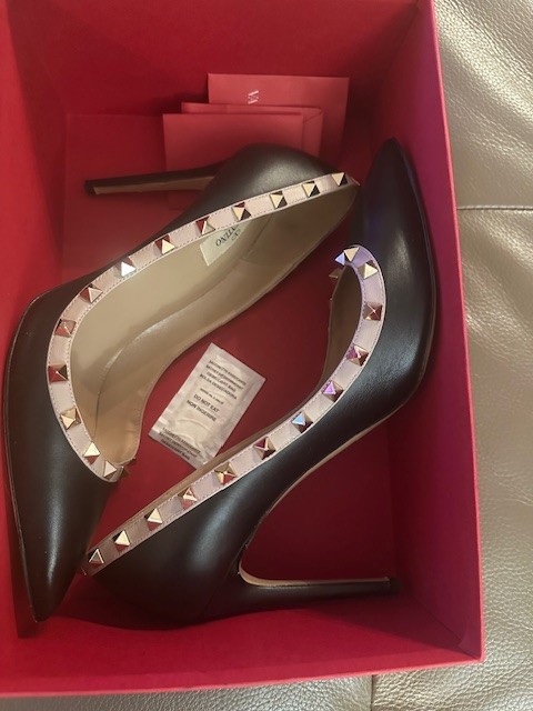 ヴァレンティノガラヴァーニ スタッズ パンプス レディース 黒色 美品☆Valentino Garavani ヴァレンティノガラヴァーニ ロック