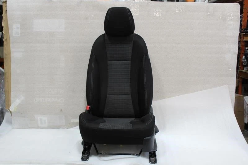 2017 HYUNDAI ELANTRA GT LEFT DRIVER FRONT SEAT MANUAL BLACK CLOTH RY HATCHBACK Foto 1 de 4