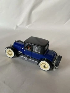 Signature 1918 Blue Cadillac Type 57 Victoria Coupe Blue 1/32 Scale Diecast Car - Picture 1 of 14