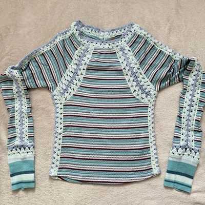Blusa térmica Free People Sunny Days punhos listrados crochê inserção raglan P - Imagem 1 de 4