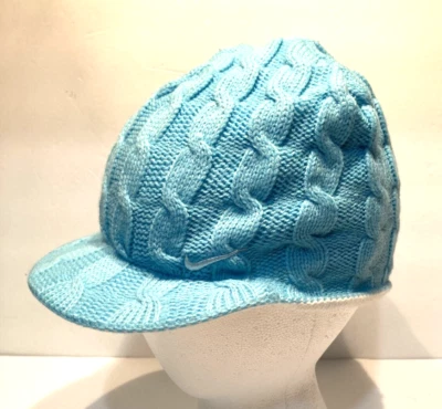 Gorro infantil Nike aba reversível - Malha turquesa/branca - Tamanho 7-16 - Imagem 1 de 4