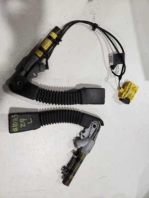 Hebillas de cinturón de seguridad delanteras izquierda y derecha - BMW Z4 E85 M54B30 2003 - 04-10 OEM Foto 1 de 4